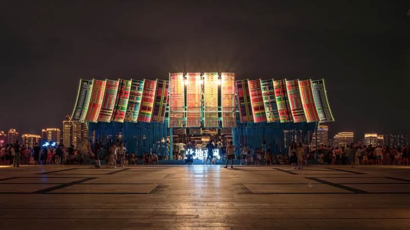 来福士广场“此地来风”图片