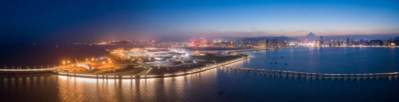 夜幕下港珠澳城市海岸线图片
