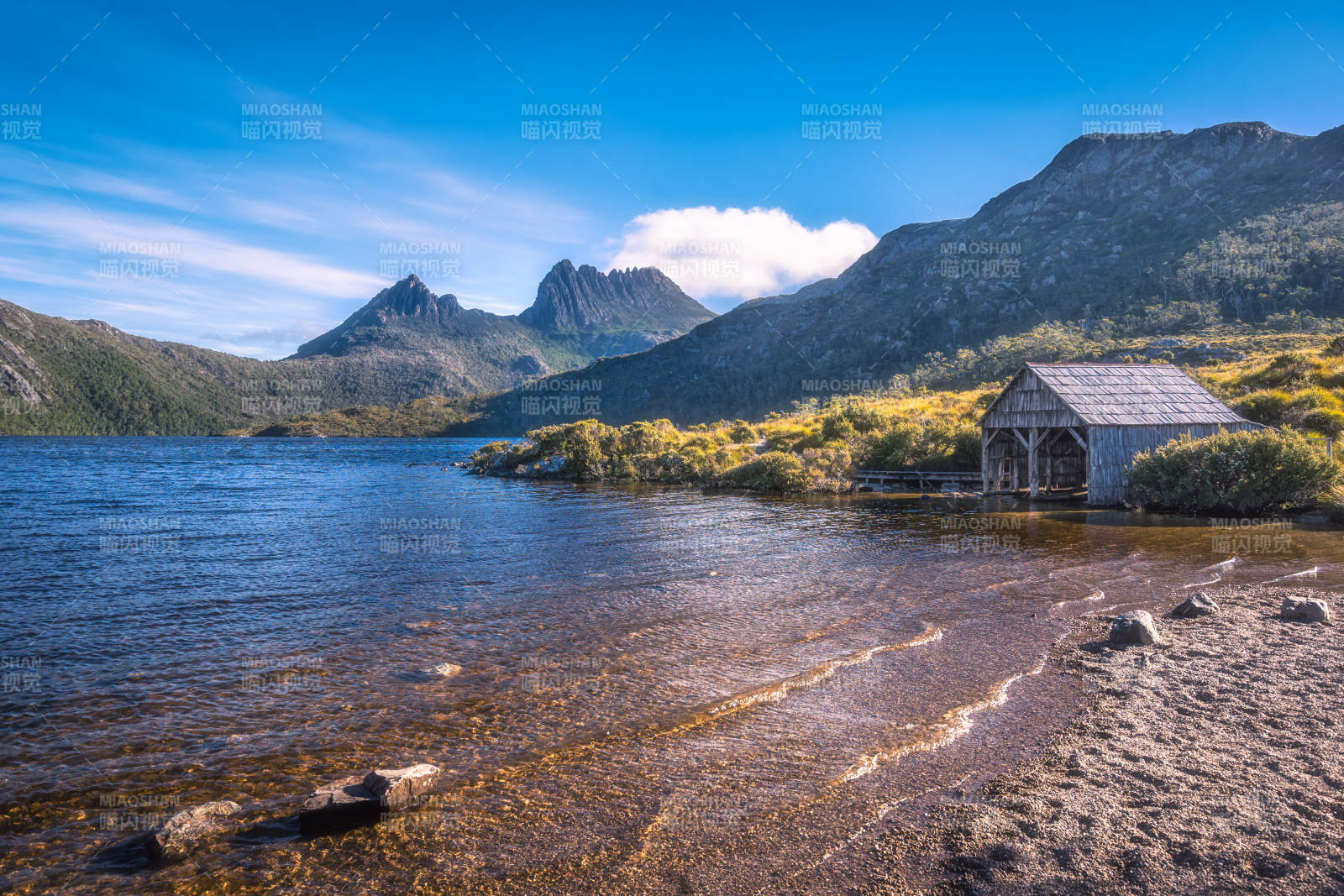 塔斯马尼亚摇篮山鸽子湖畔小屋图片