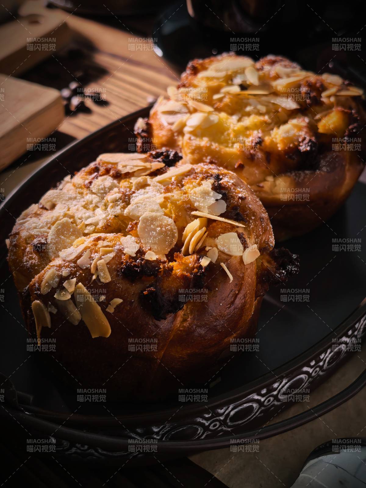 椰香杏仁面包 金黄诱人图片