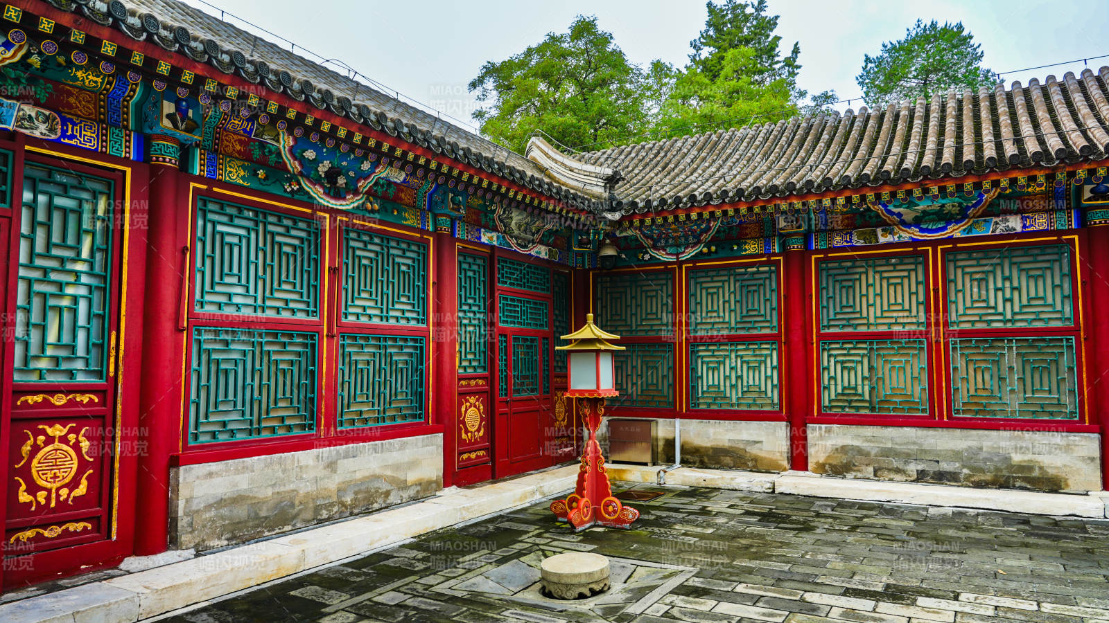 颐和园大戏楼古色古香庭院景图片