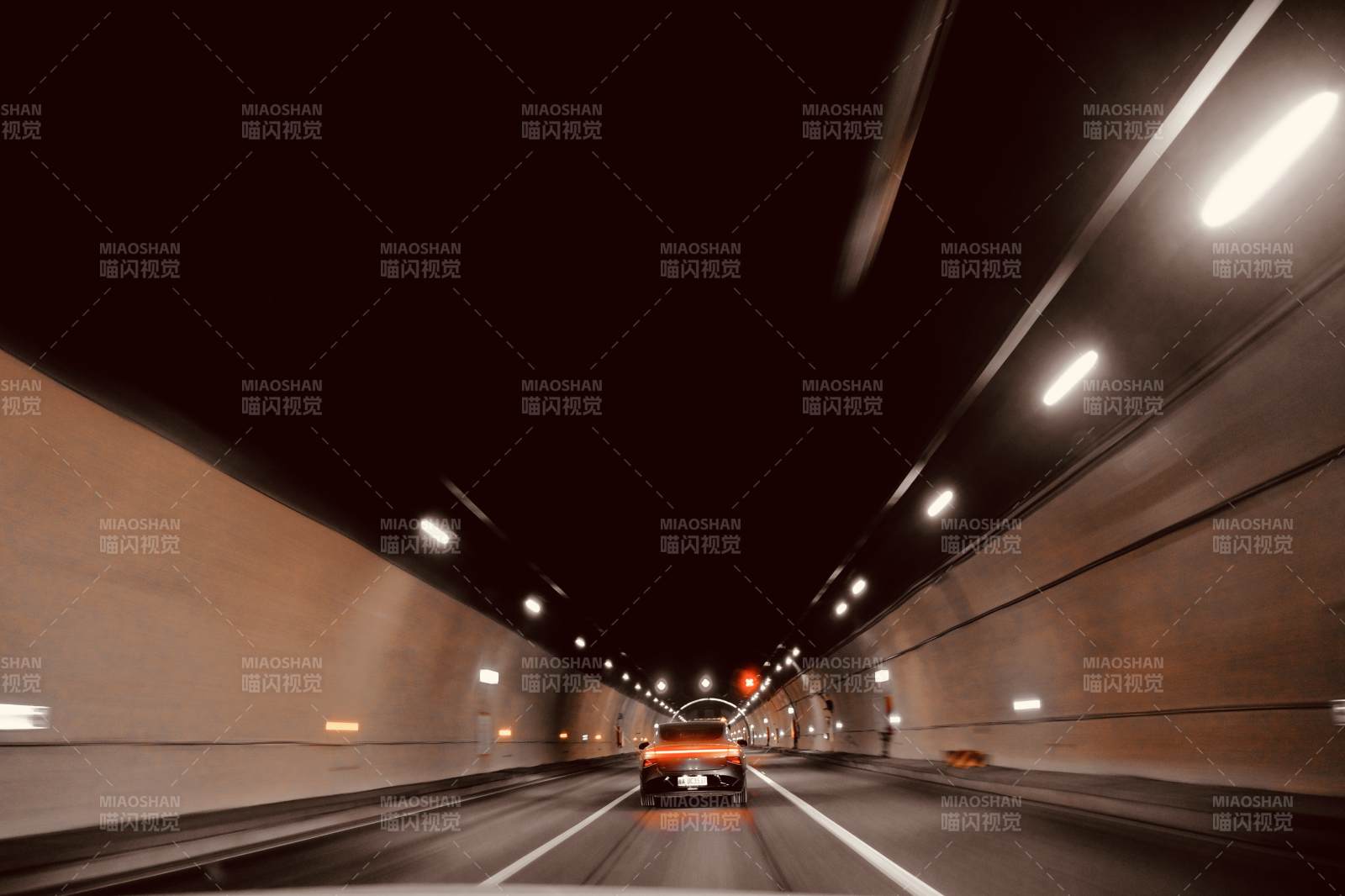 隧道夜行图片