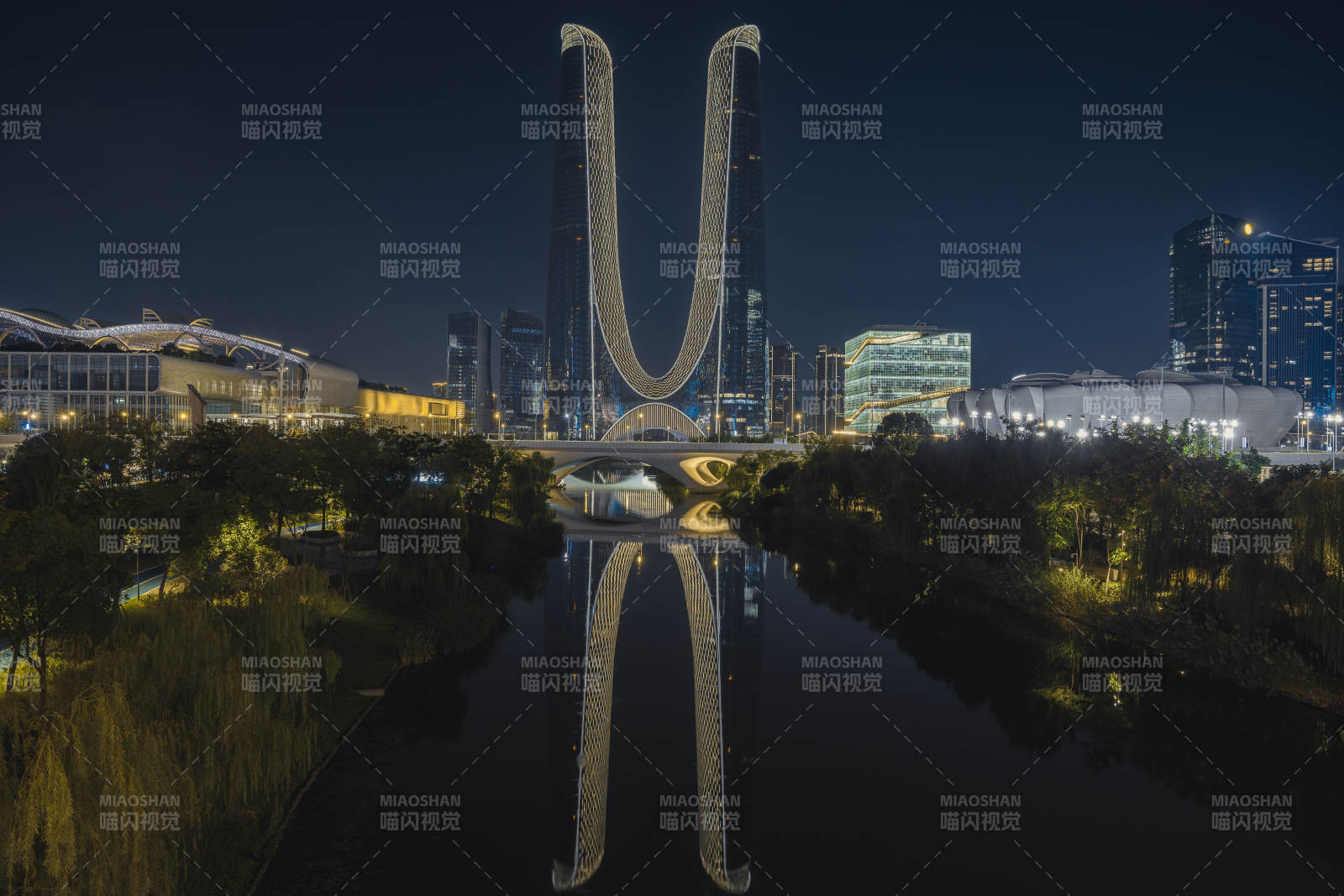 杭州之门倒影图片