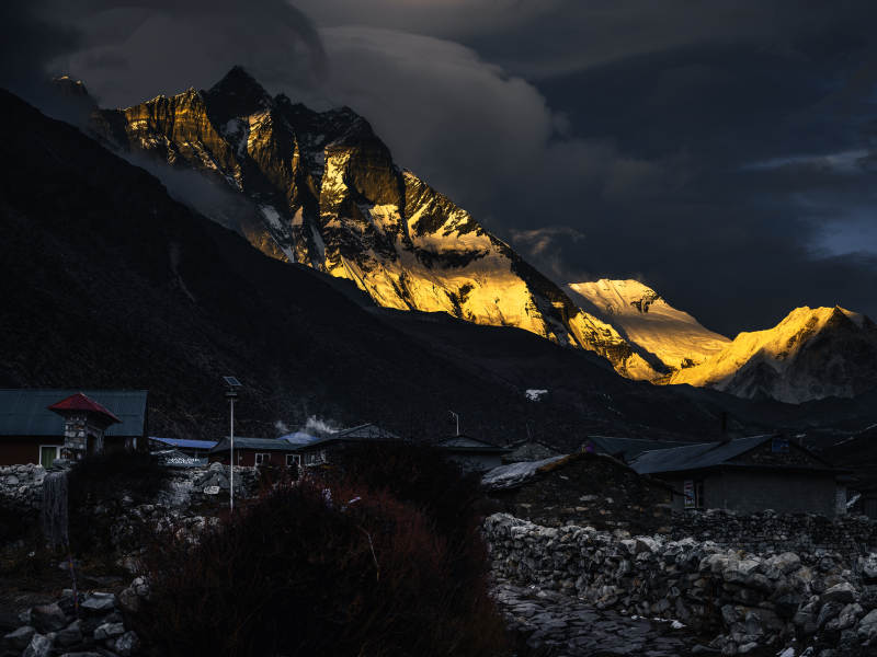 洛子峰日落时刻图片