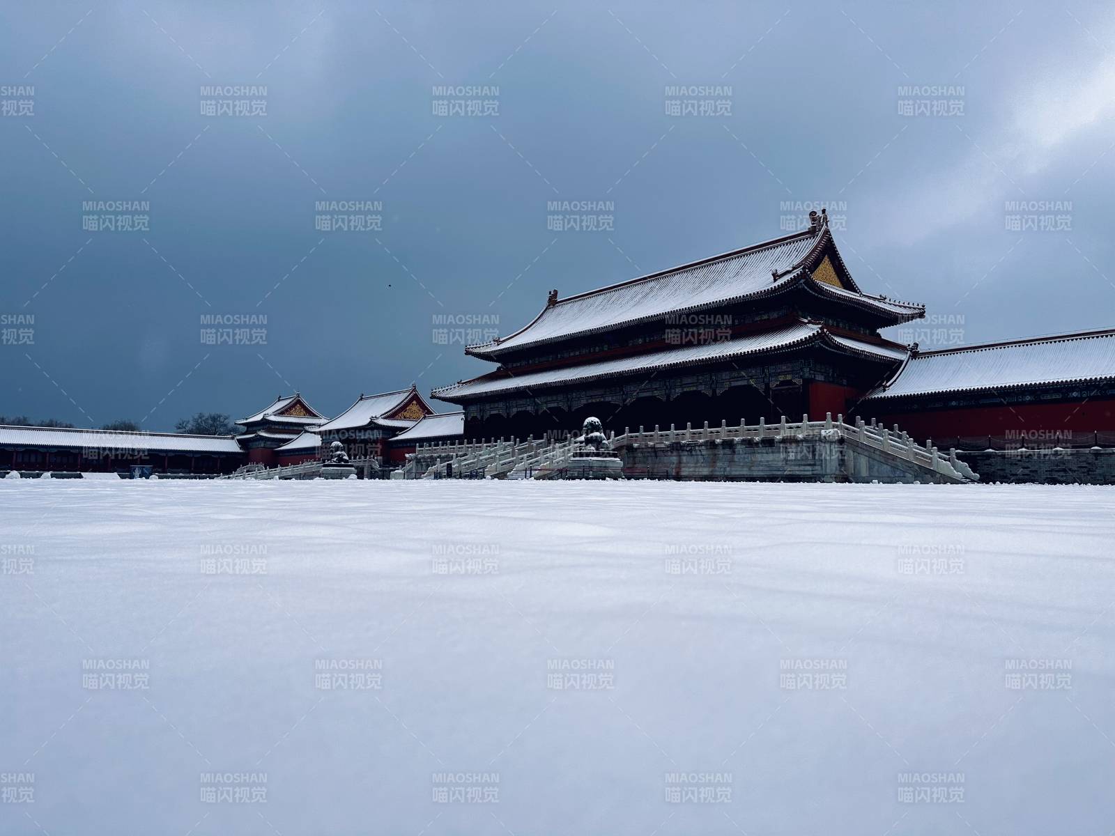 故宫雪景静谧庄严图片