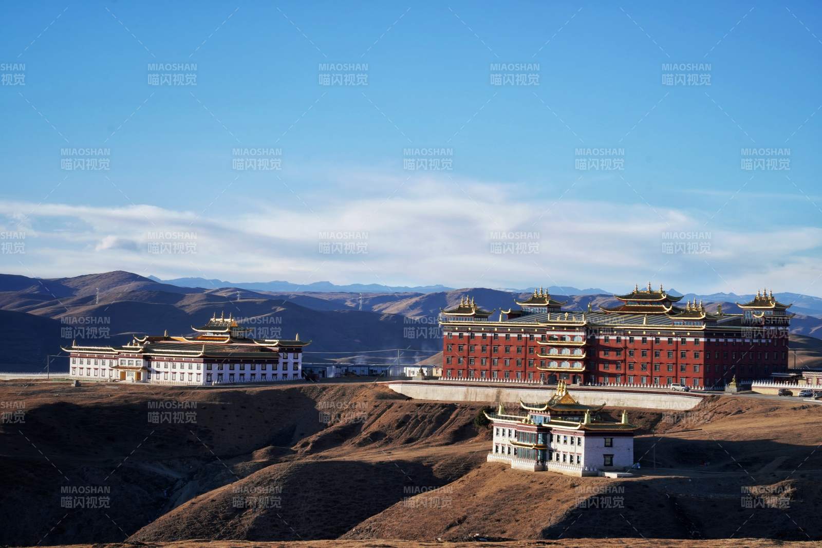 远眺木雅大寺图片