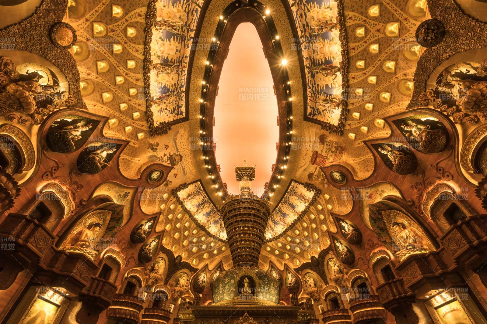 南京牛首山佛庙华丽穹顶图片