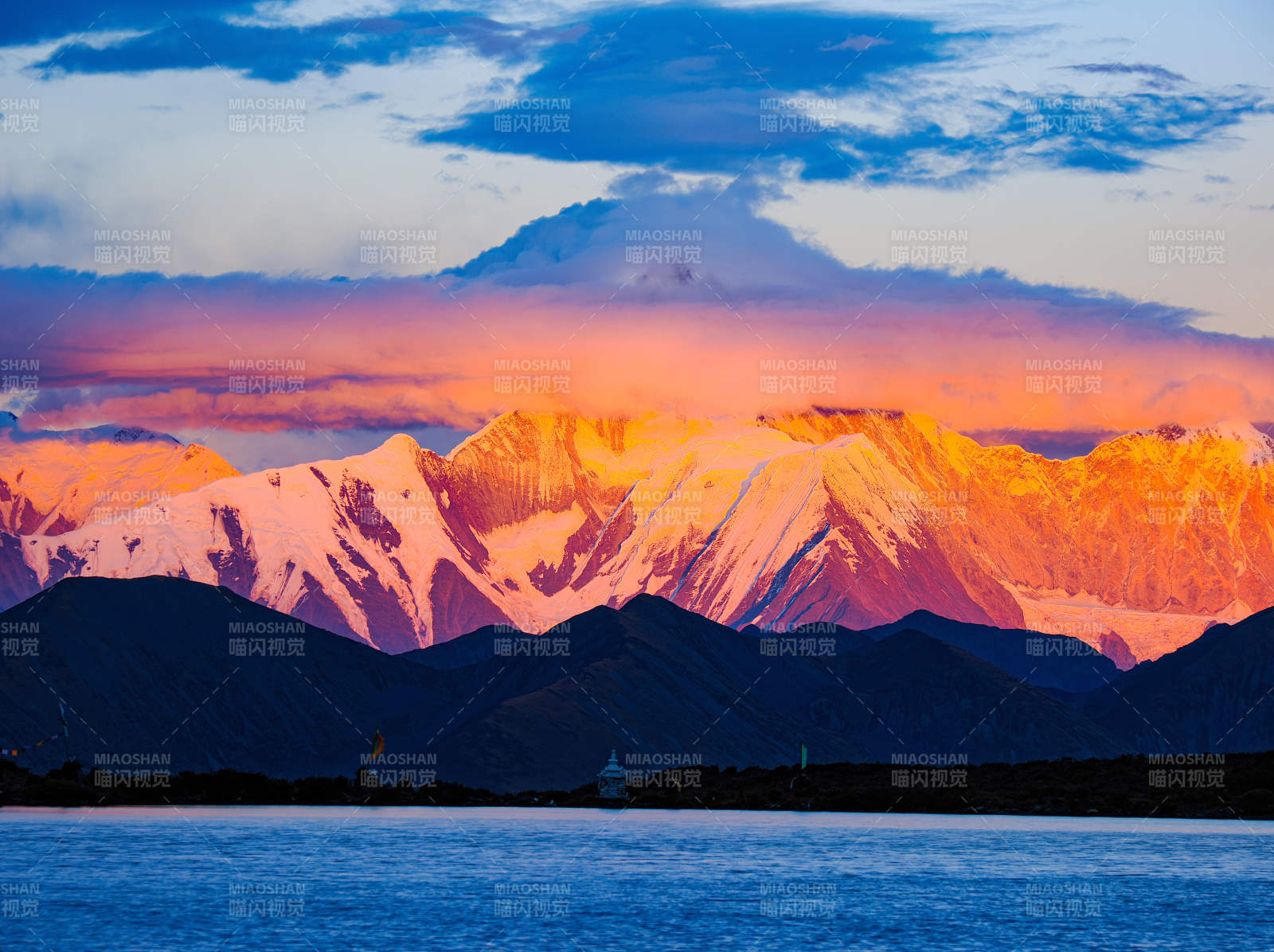 冷噶错和贡噶山日落图片
