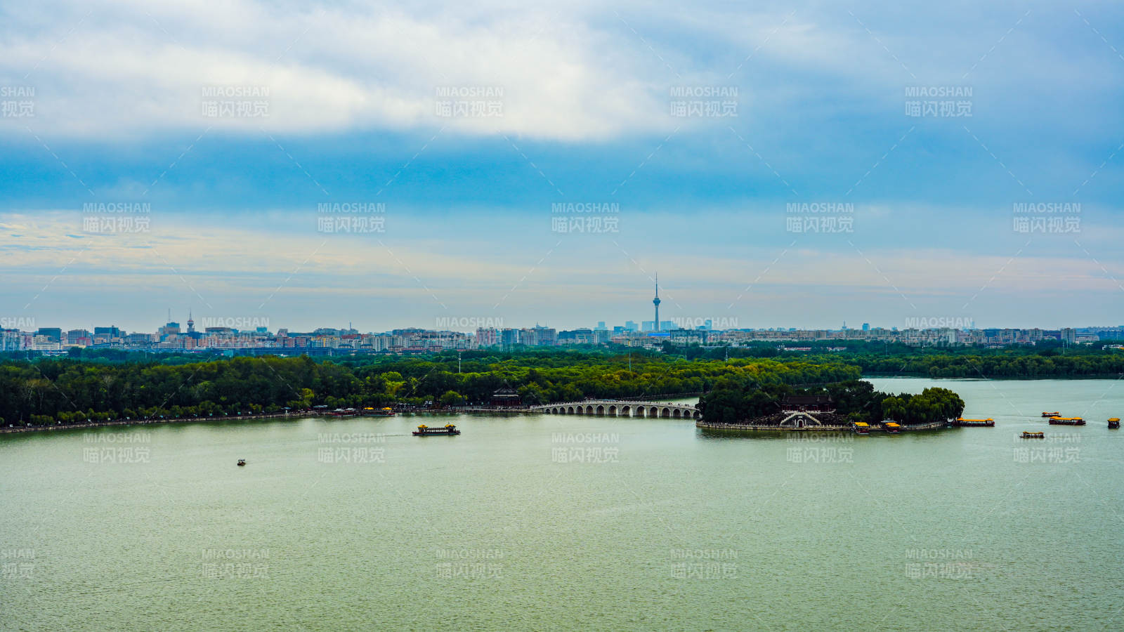 颐和园昆明湖湖光城影图片