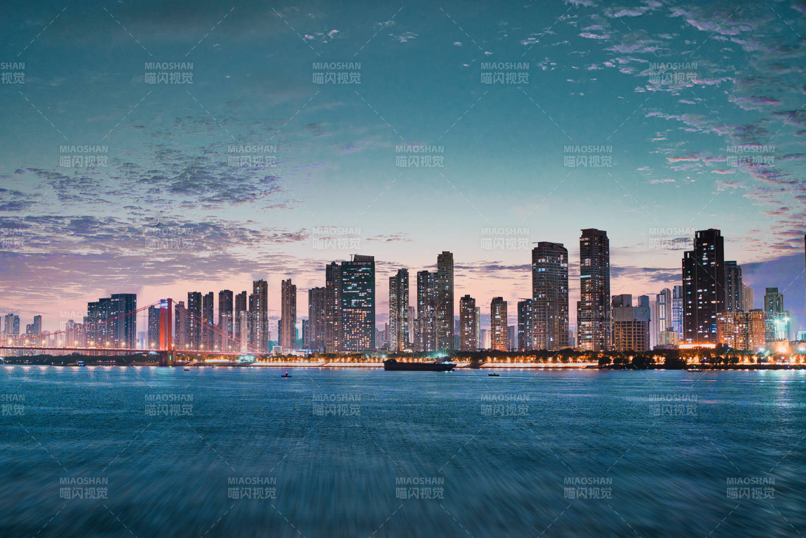 武汉城市夜景水天一色图片