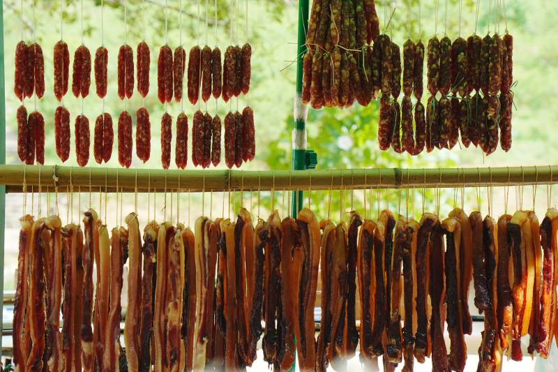 风干腊肉悬挂图图片