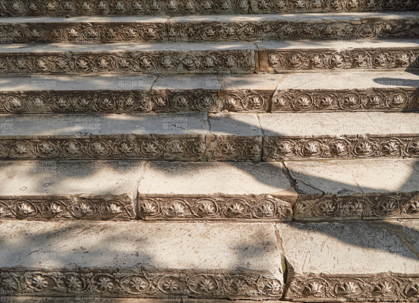 北京先农坛内观耕台石雕台阶特写图片