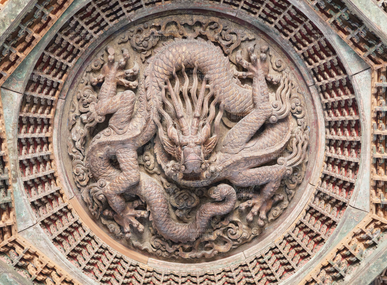 北京先农坛拜殿内盘龙藻井图片