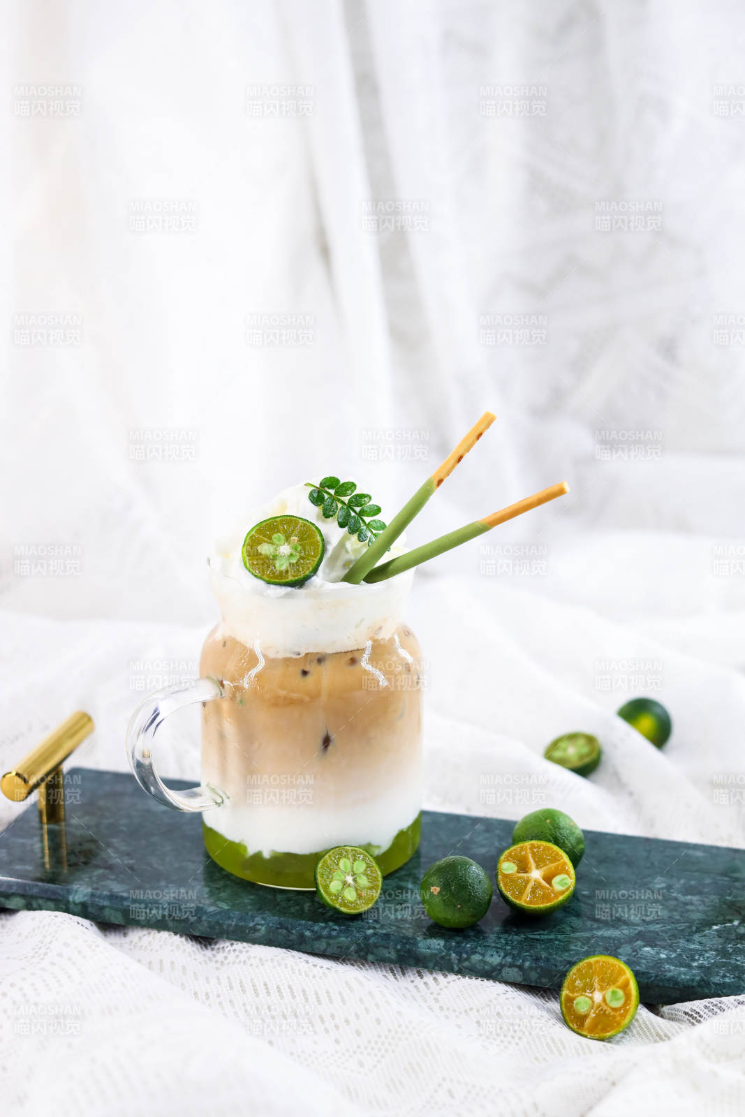 青柠椰香冰饮图片