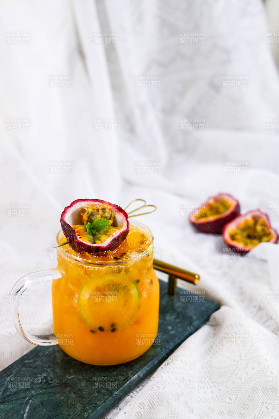 百香果橙汁饮品图片