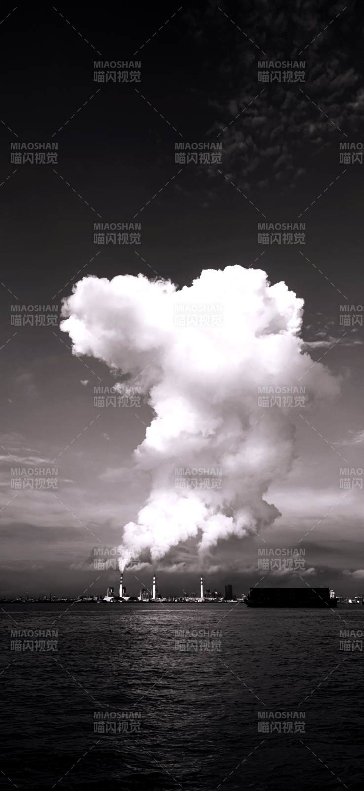 烟云升腾 海天一色图片