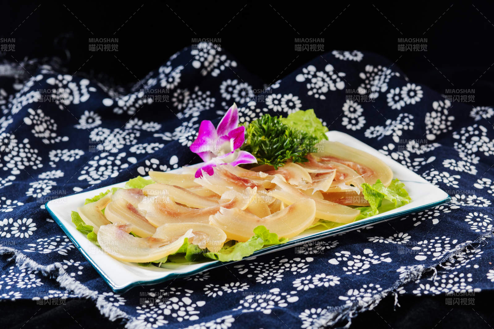 牛筋切片摆盘图片