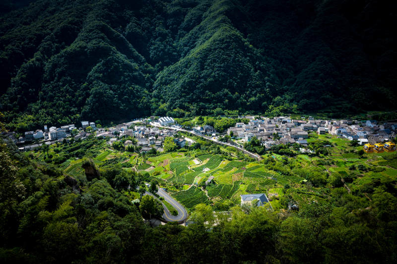 雁荡山山间小镇风光图片