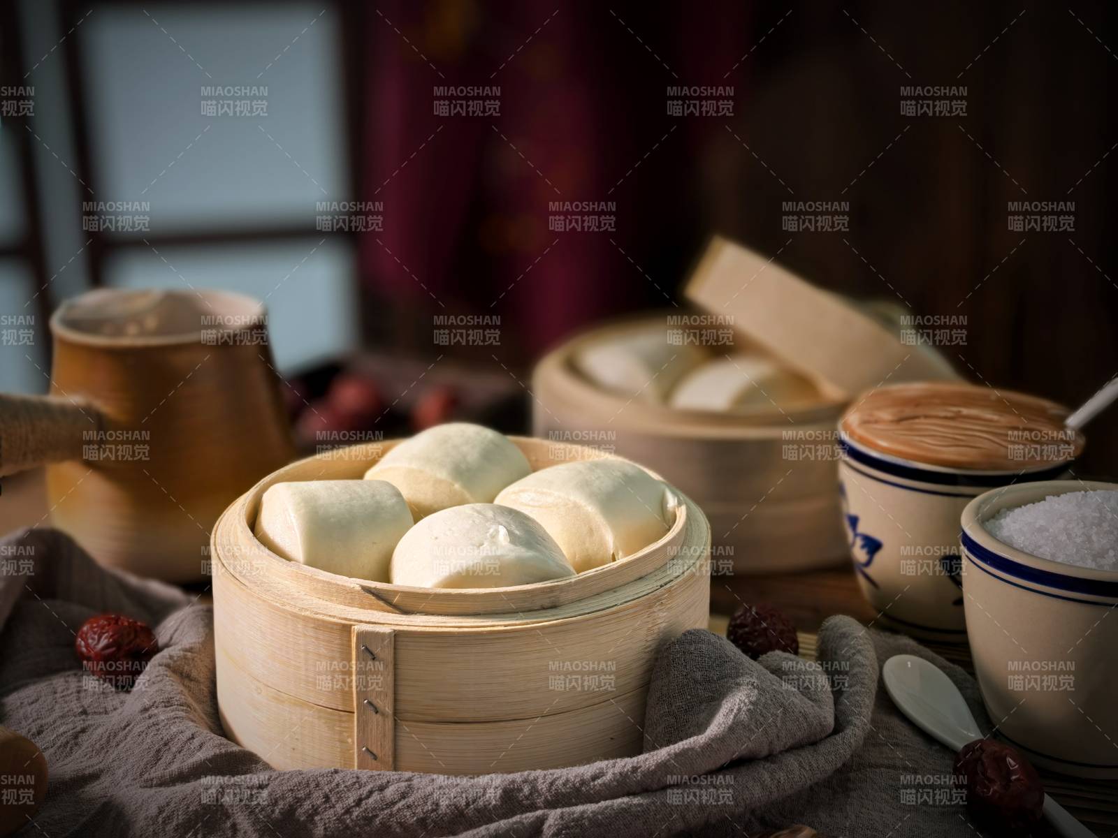 蒸笼里的馒头图片