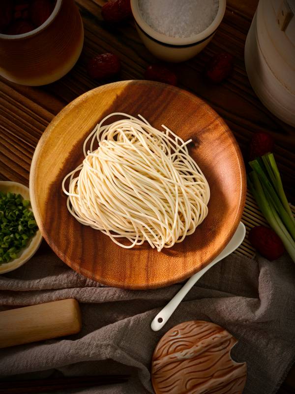 木盘面条静物图图片