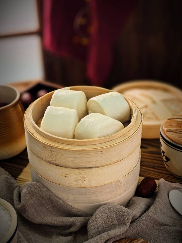 蒸笼里的白馒头图片