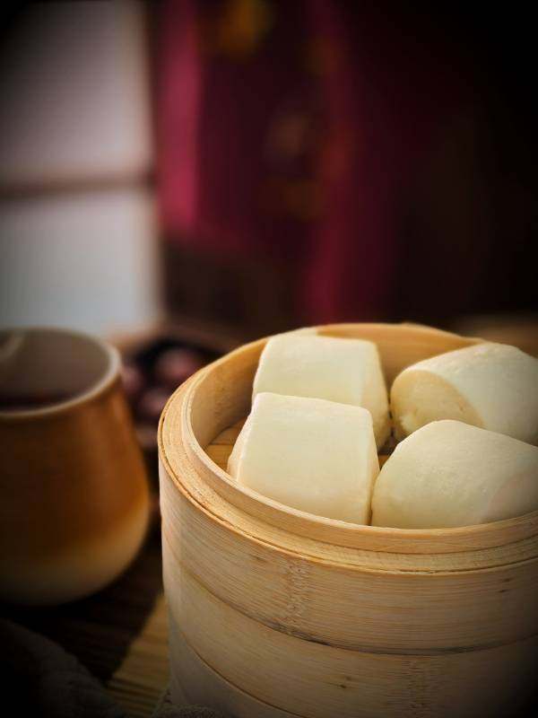 蒸笼里的白馒头图片