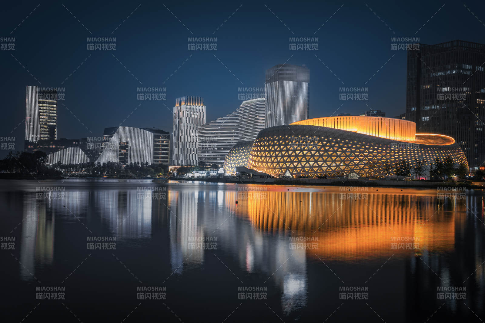 金沙湖大剧院夜景城市倒影图片