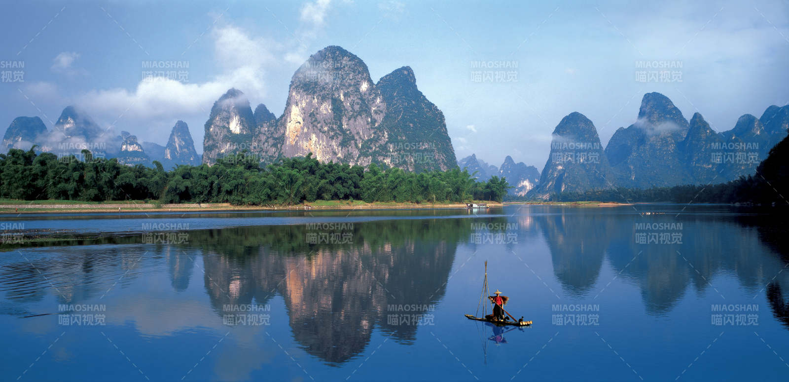 山水倒影 渔舟轻荡  桂林山水图片