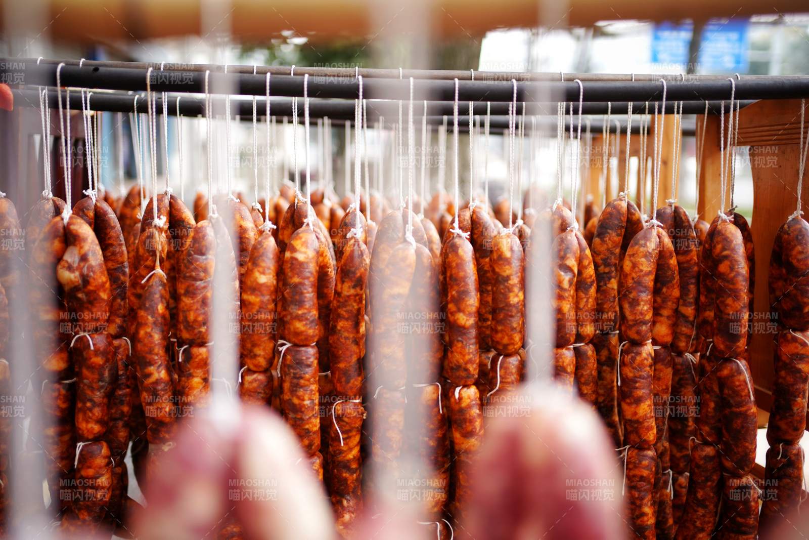 香肠串挂架上图片