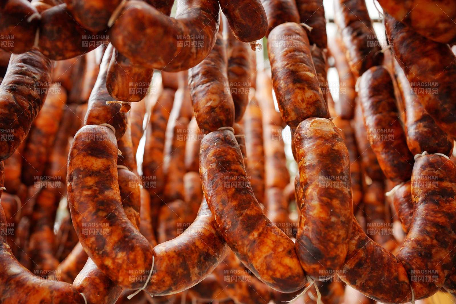悬挂的香肠图片