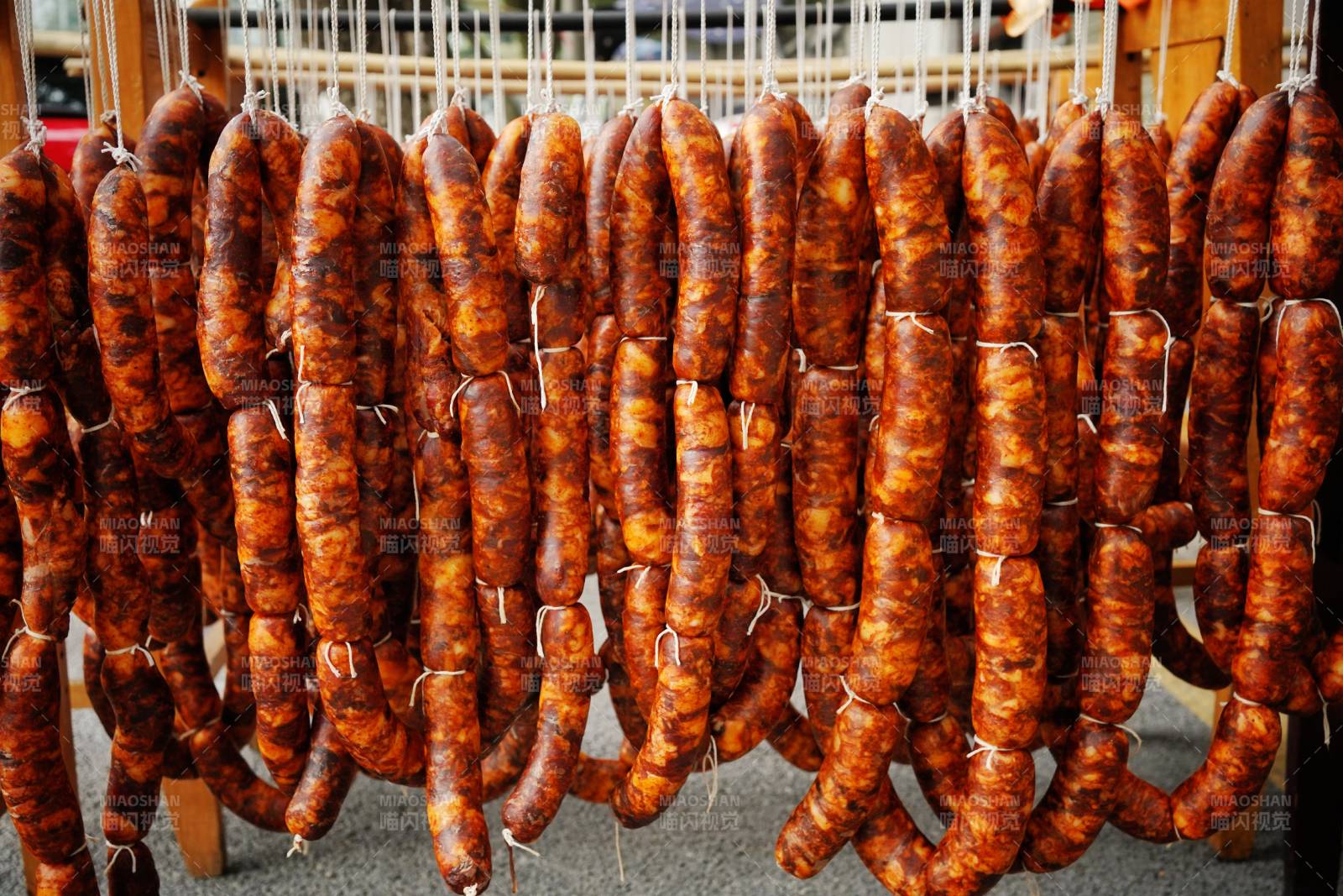 风干香肠悬挂展示图片