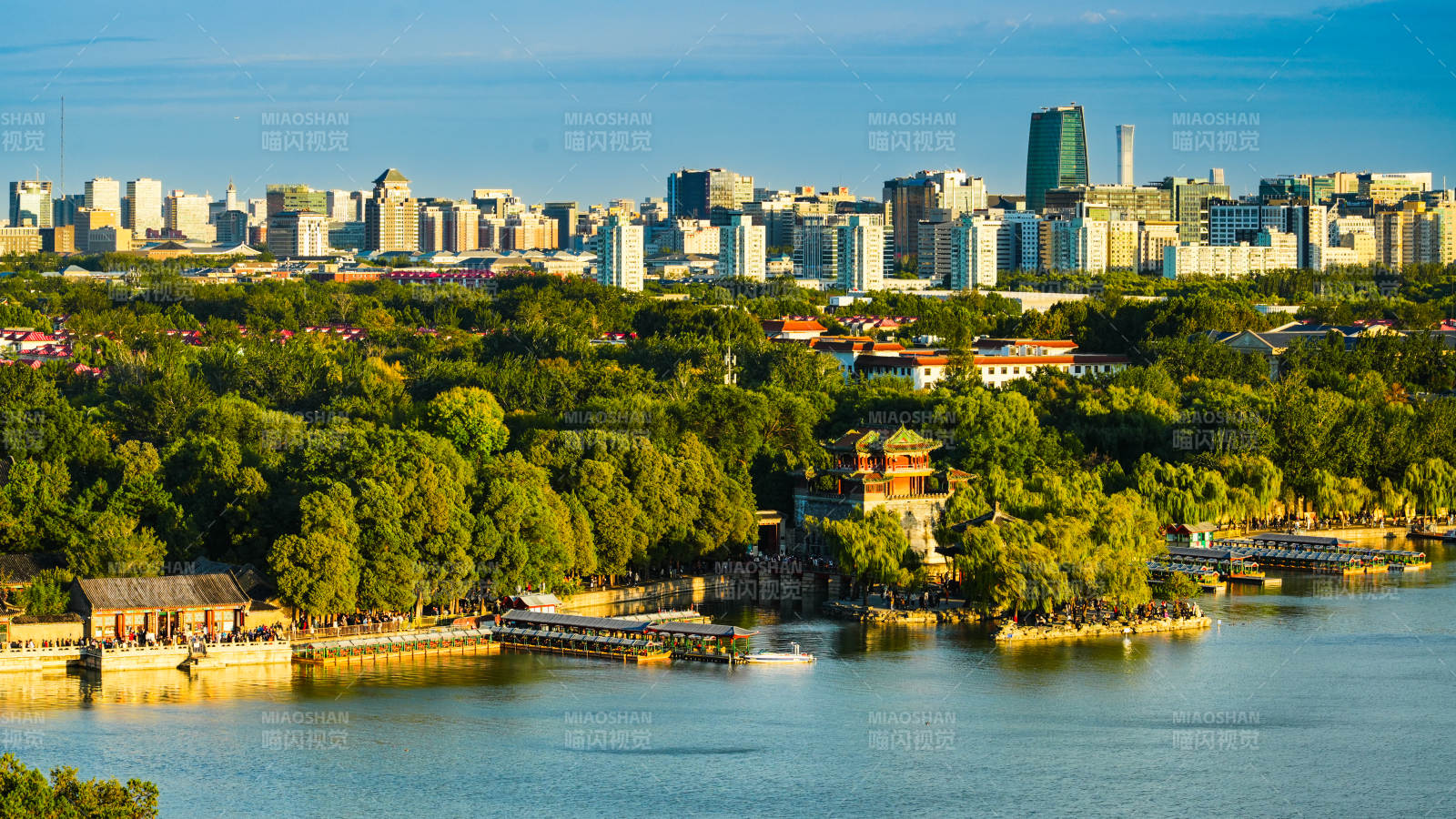 颐和园昆明湖畔城市风光图片