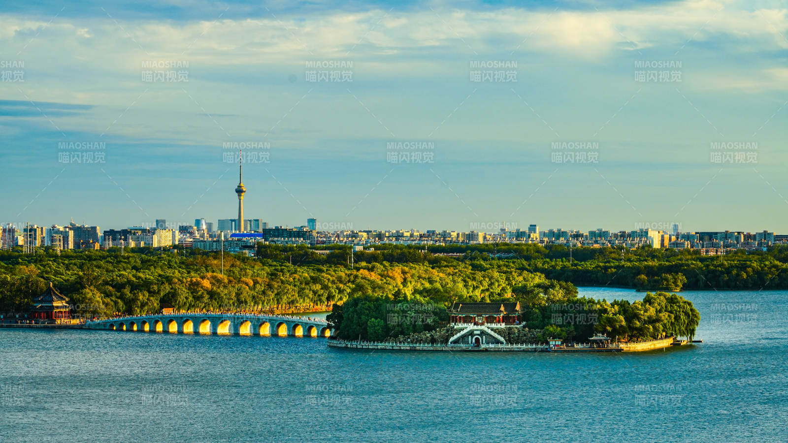 颐和园昆明湖湖光塔影映城景图片