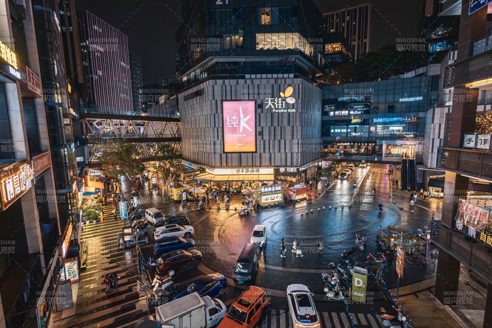 重庆夜幕下的城市街景图片