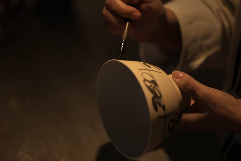 手绘杯中的艺术图片