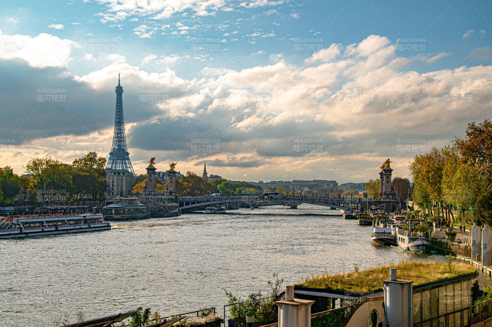 巴黎塞纳河畔图片