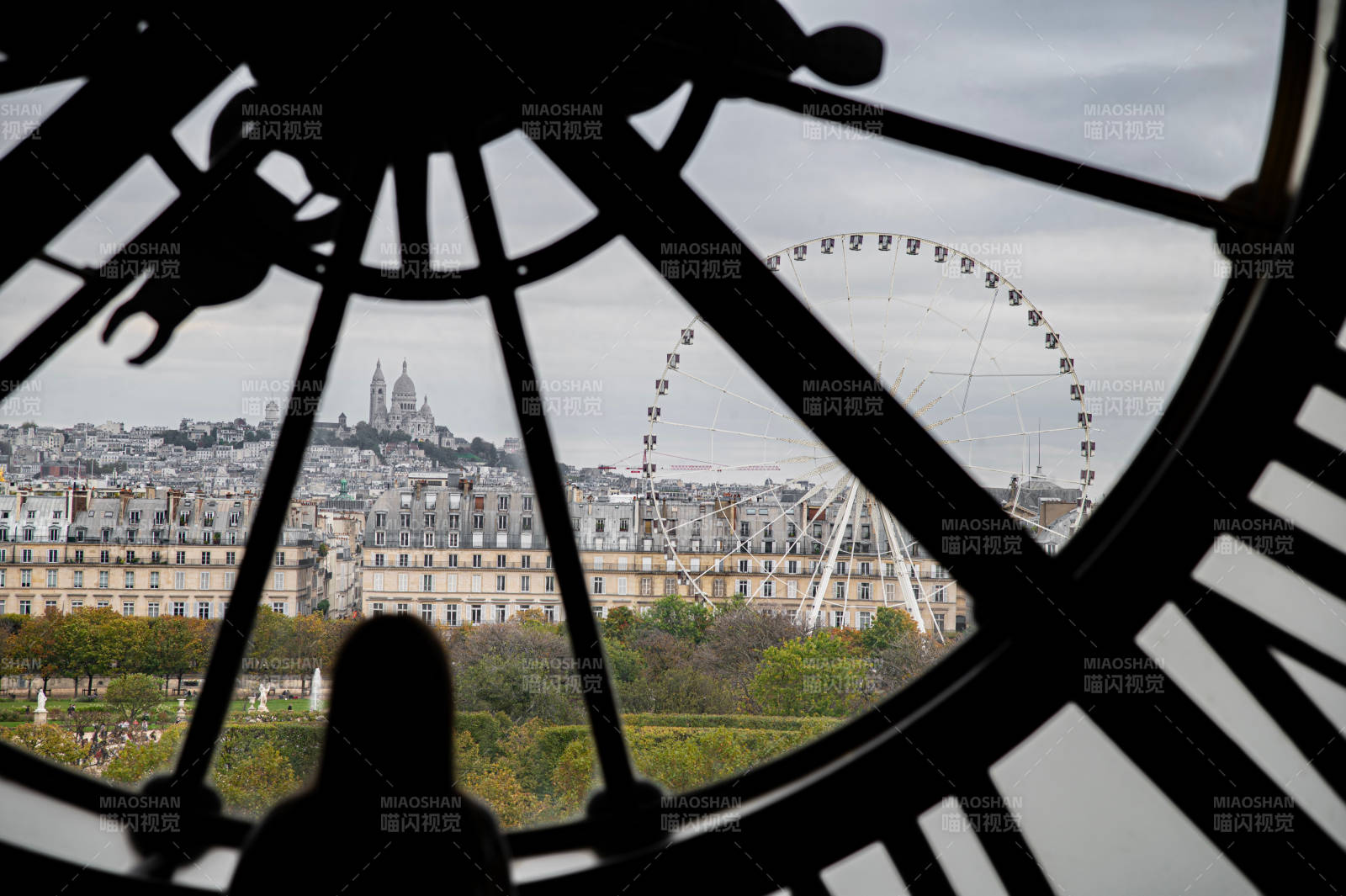 钟楼瞰巴黎图片