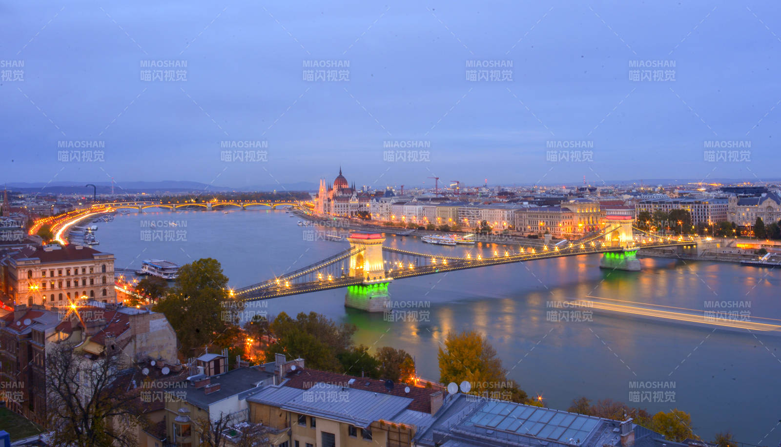 布达佩斯与多瑙河夜景图片