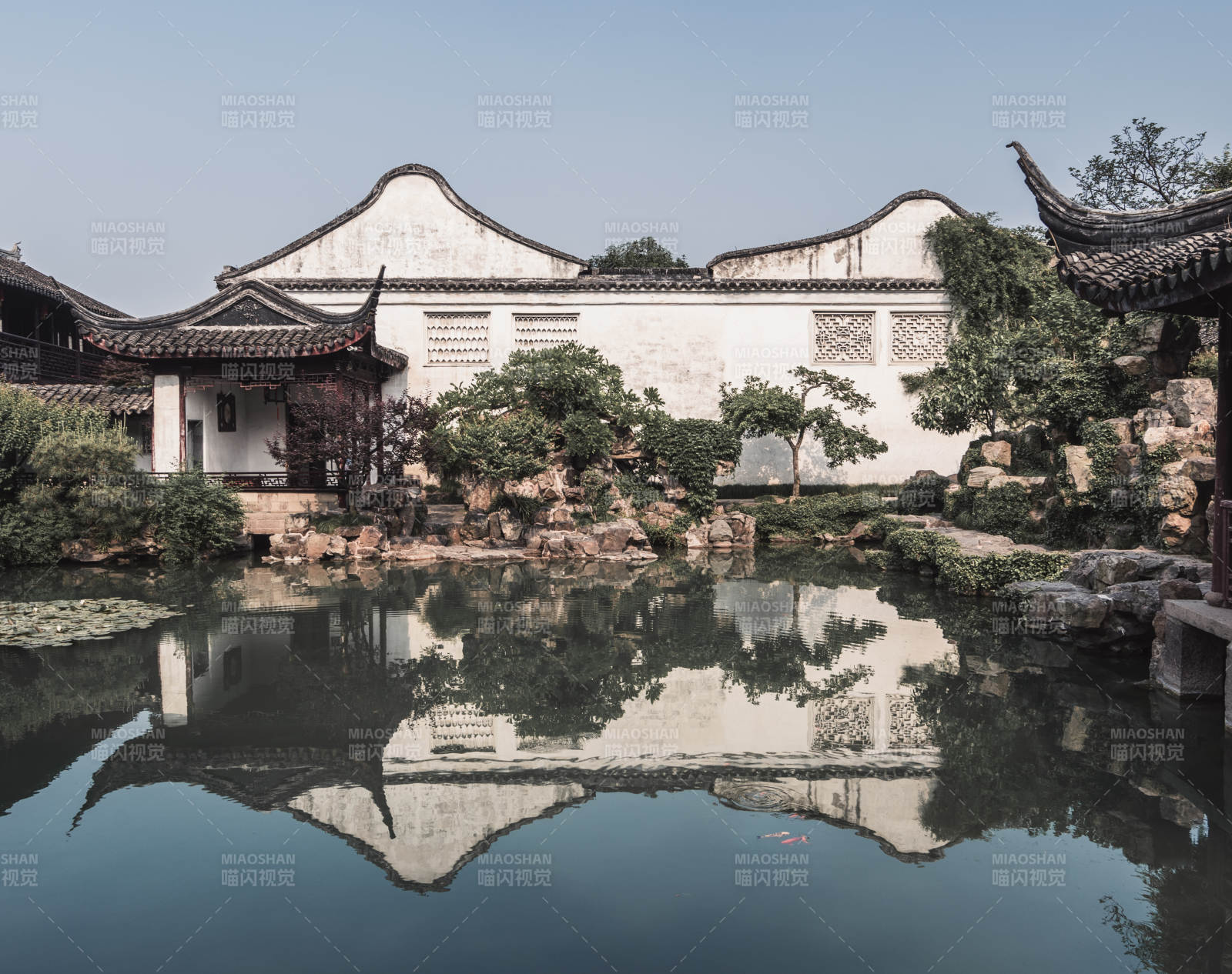 苏州园林留园湖面图片