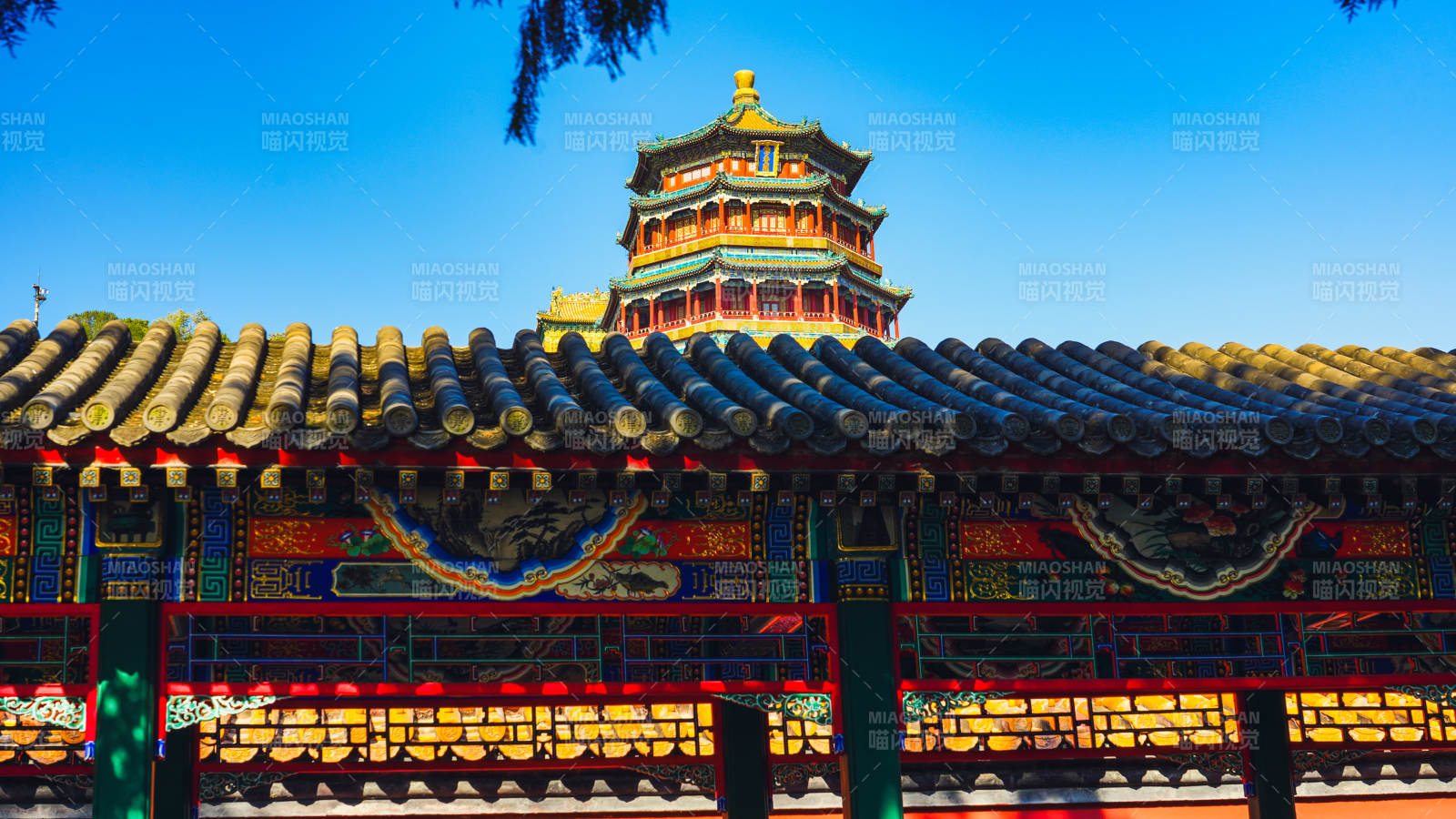 颐和园佛香阁古建筑彩绘屋顶图片