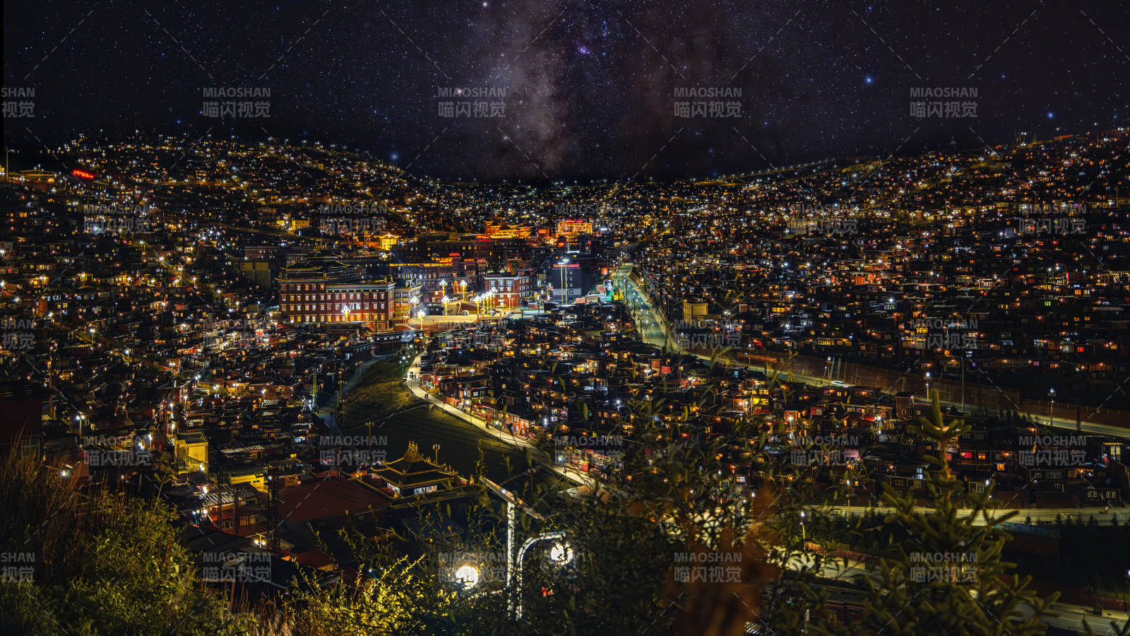 色达的夜色图片