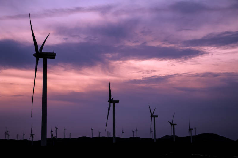 福州长乐风车剪影暮色中图片