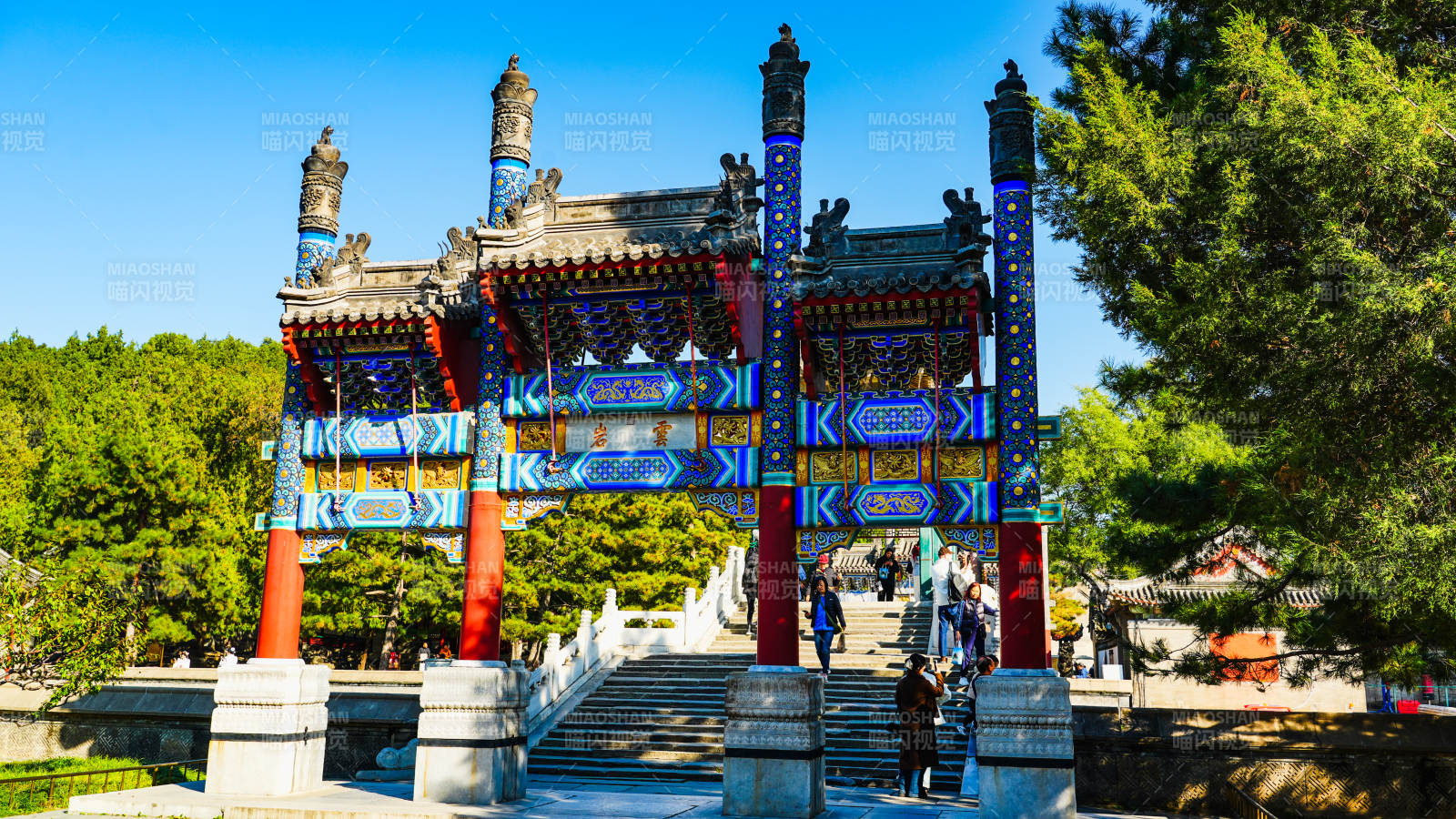 颐和园古色古香的牌坊图片