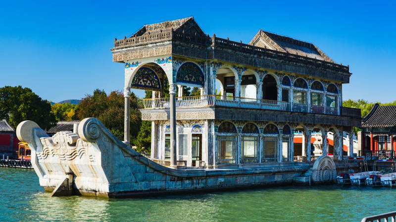 颐和园石舫静泊湖心图片