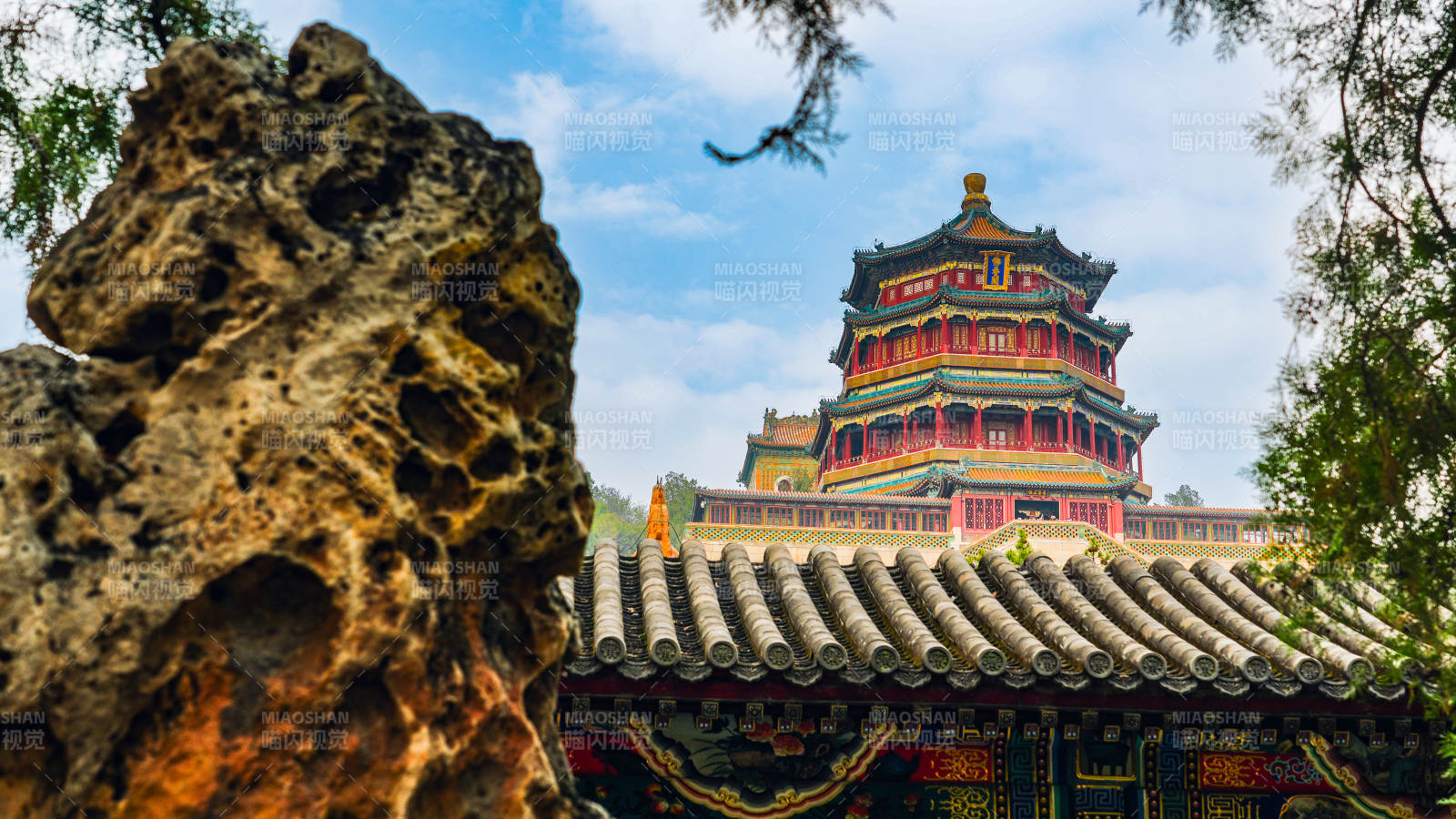 颐和园佛香阁映碧空图片