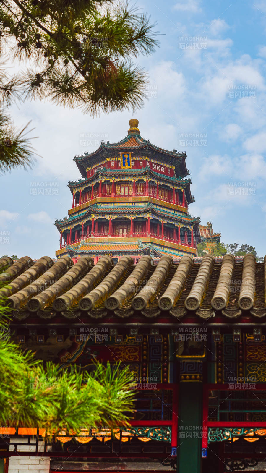 佛香阁古塔映蓝天图片