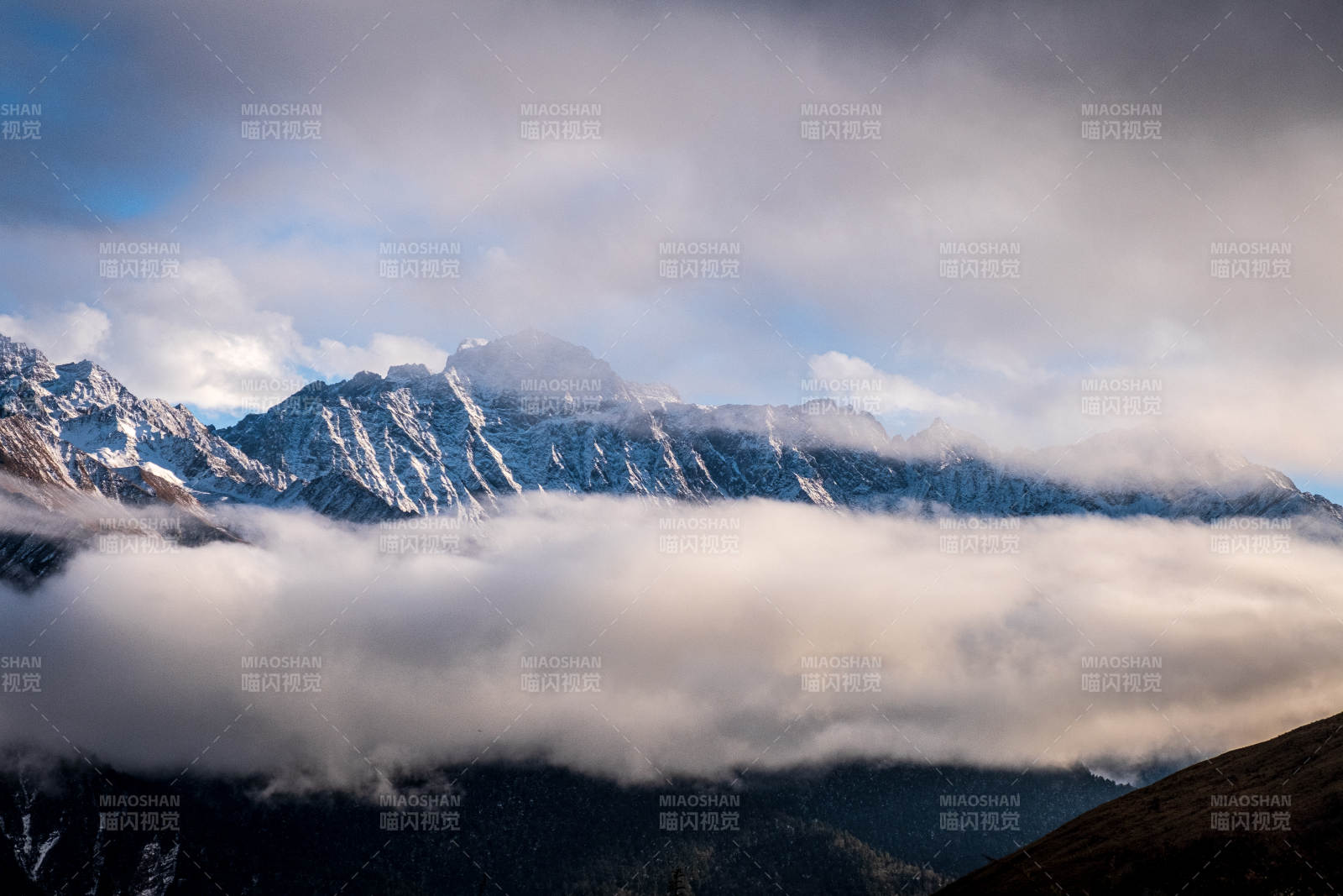 川西雪山秘境图片