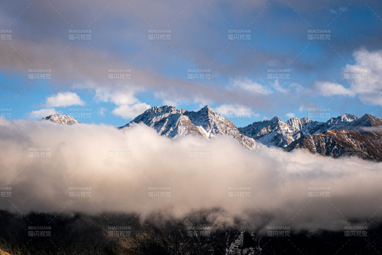 川西雪山秘境图片