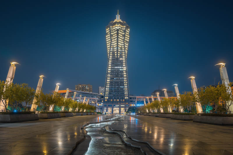 杭州夜幕下的城市地标图片