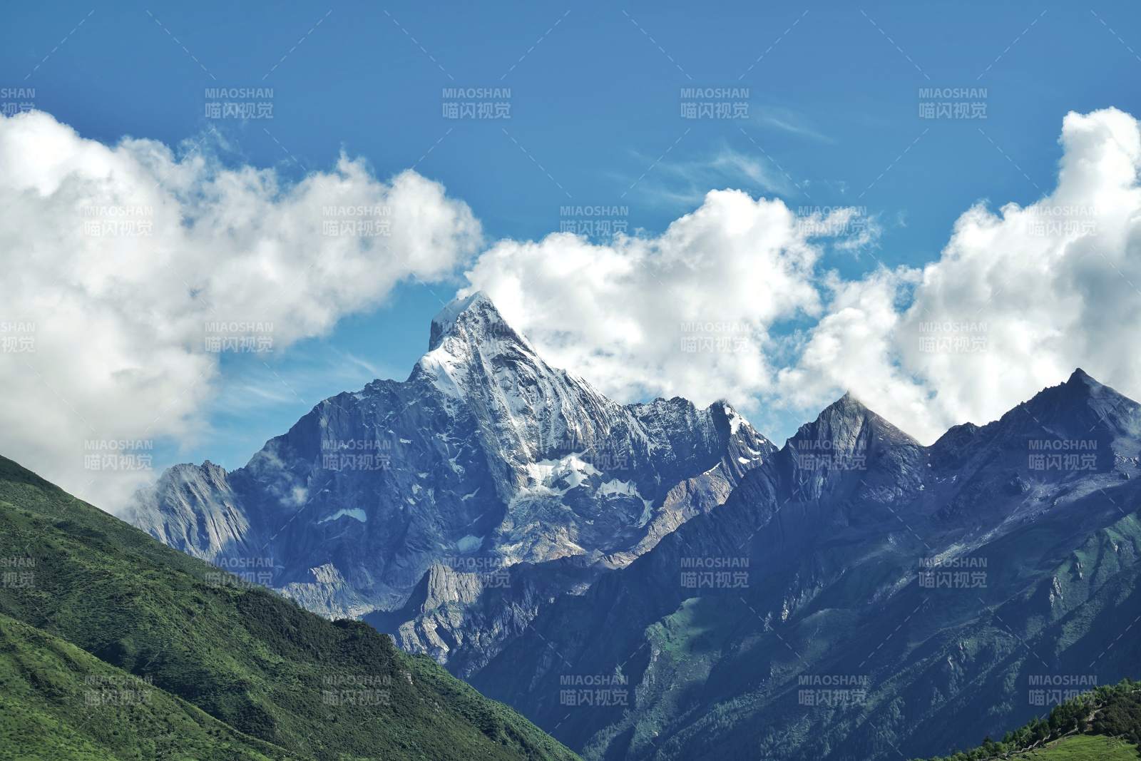 四姑娘山幺妹峰图片